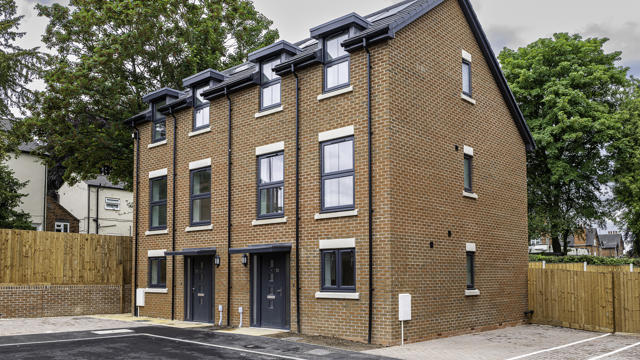 Two 3-floor houses next to each other at Eco Drive