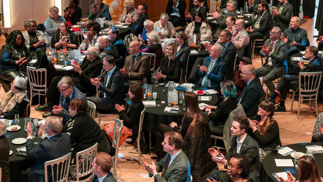 Image of the crowd applauding